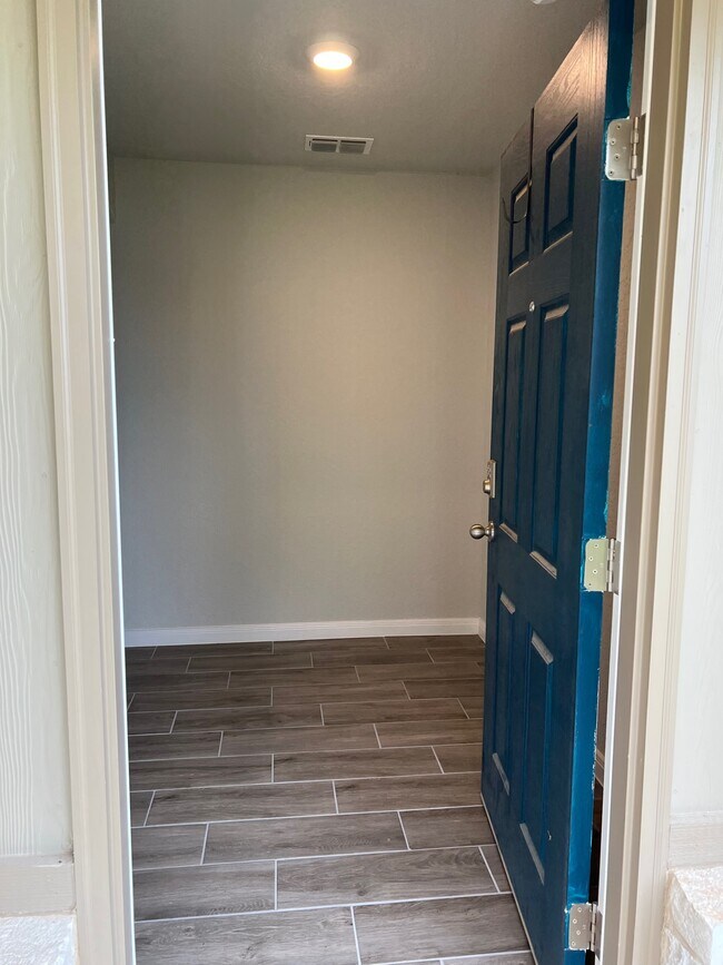 Foto del edificio - 525 Sentry Valley St