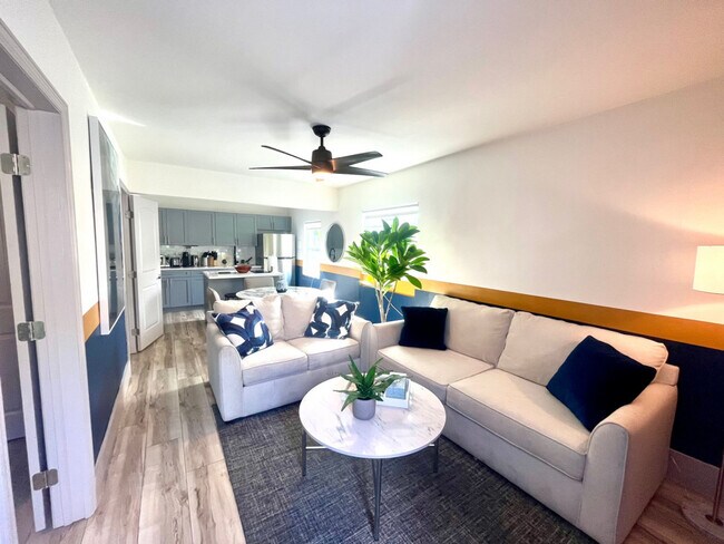 Building Photo - 834 NE 14th Ave