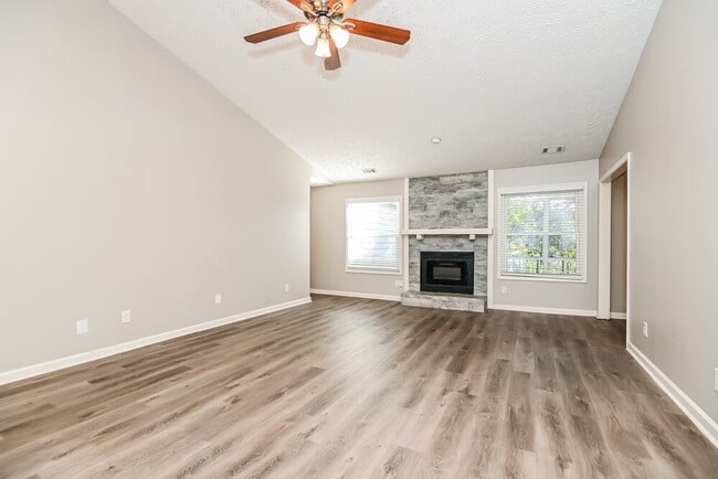 Building Photo - 923 River Rock Dr