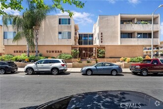 Building Photo - 5429 Newcastle Ave
