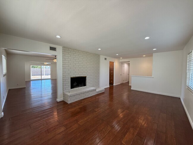 Foto del edificio - 1324 E Hickory Ln