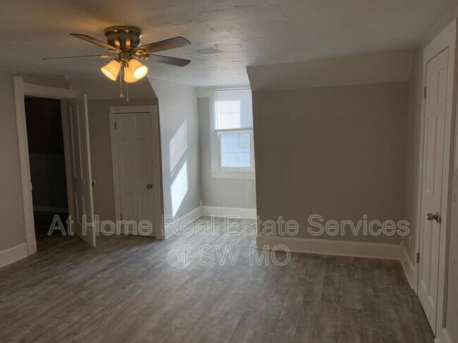 Building Photo - 653 S Main Ave
