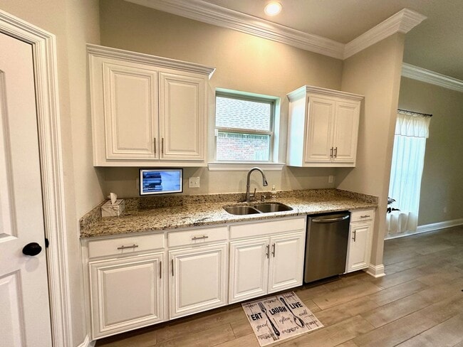Building Photo - 40224 Maddie Dr