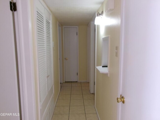 Foto del edificio - 10037 Oakwood Dr