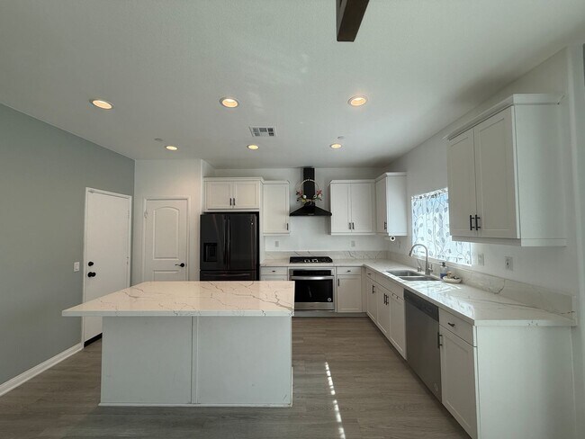 Building Photo - New Victorville 5 Bedroom + 3 Bathroom!