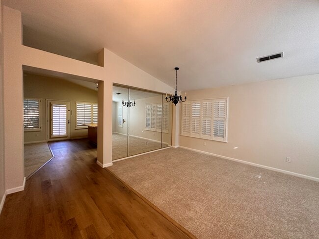 Foto del edificio - 4976 Mesa Ridge Dr
