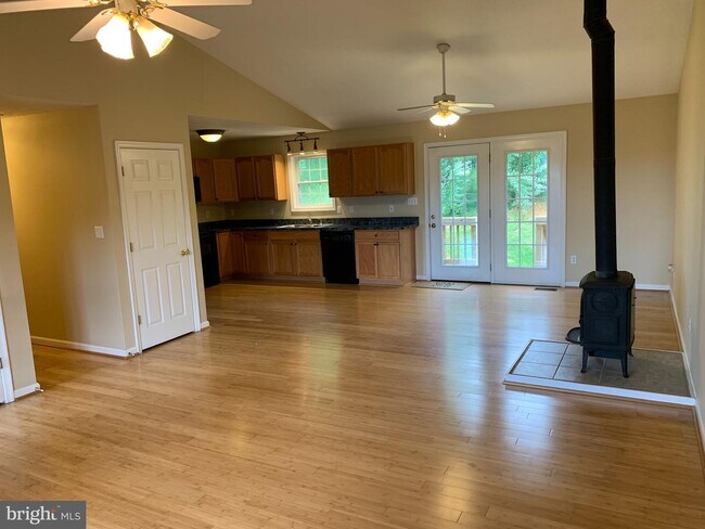 Building Photo - 507 Apple Orchard Dr