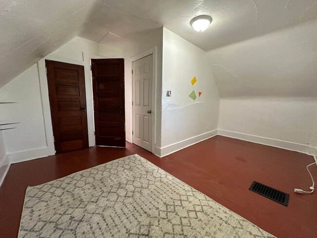 Building Photo - 2 Bedroom House $700