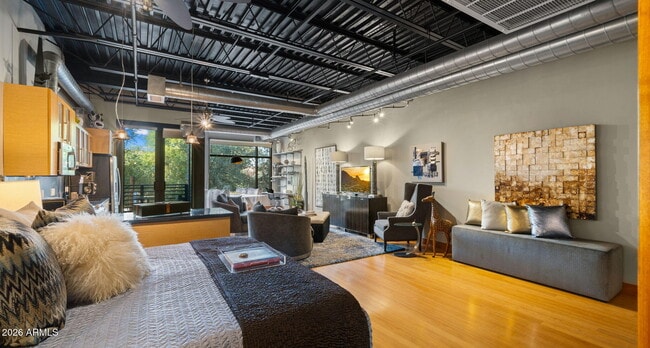 Building Photo - 4020 N Scottsdale Rd