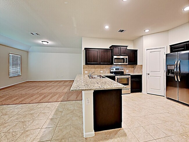 Building Photo - 528 Foxhunter St