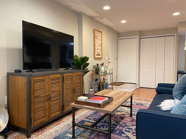 Foto del edificio - 2646 N Wilton Ave