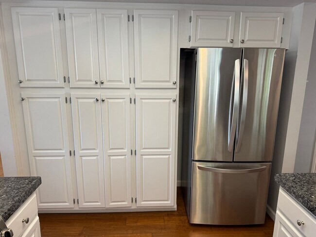 Foto del edificio - Beautiful 3bd/2.5 bath Townhome