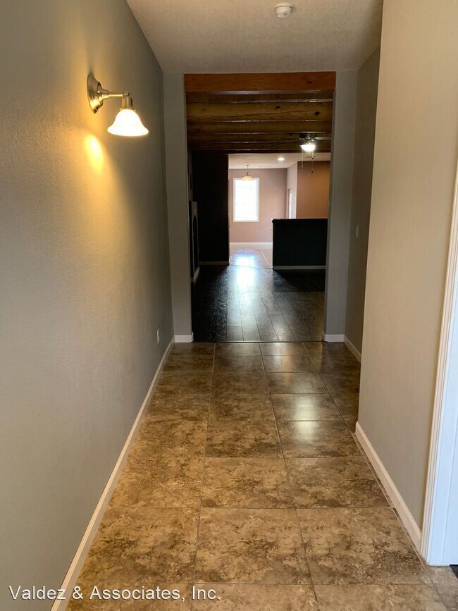 Building Photo - 3 br, 2.5 bath House - 3862 Montana Verde Rd