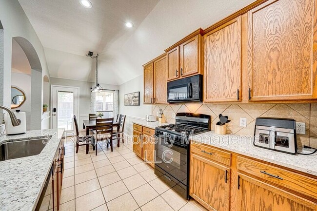 Building Photo - 1700 Sparrow Ln