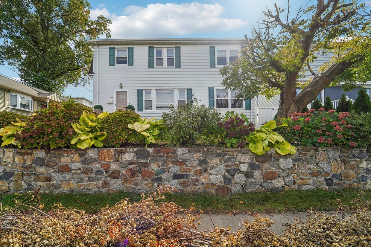 Primary Photo - 106 Lincoln Ave