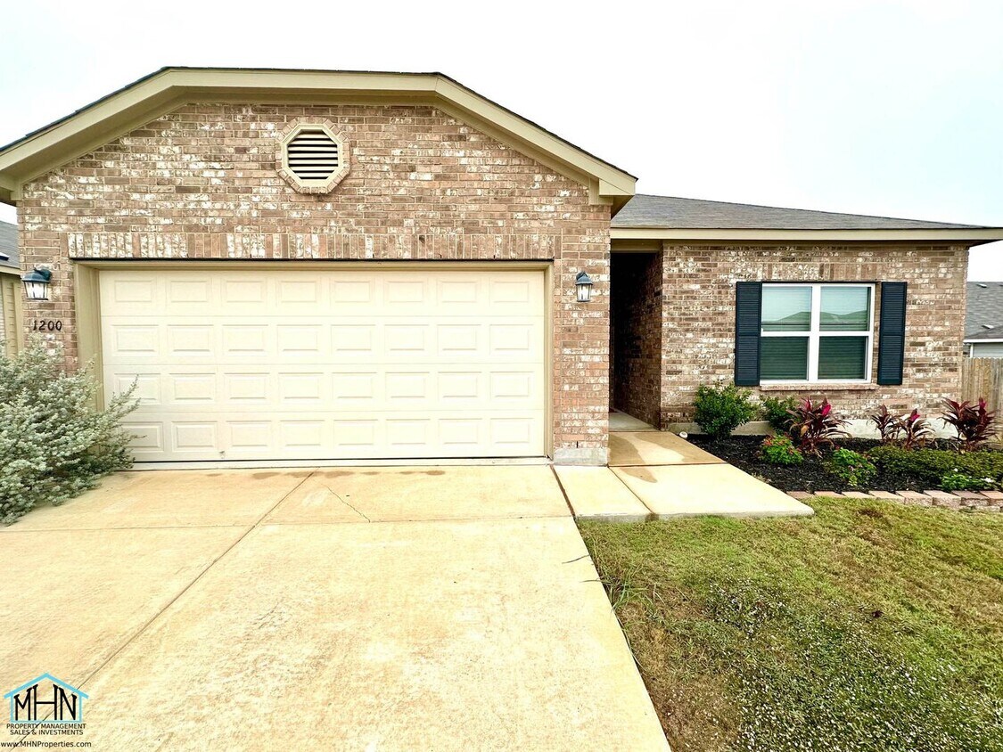 Primary Photo - Welcome to this gorgeous 3-bedroom, 2-bath home in the heart of New Braunfels!