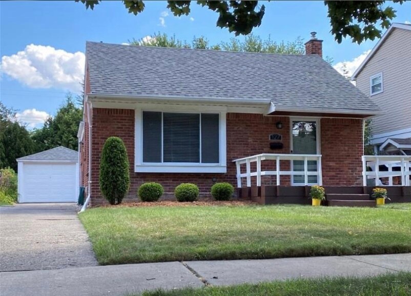 Primary Photo - 127 Chippewa Ave