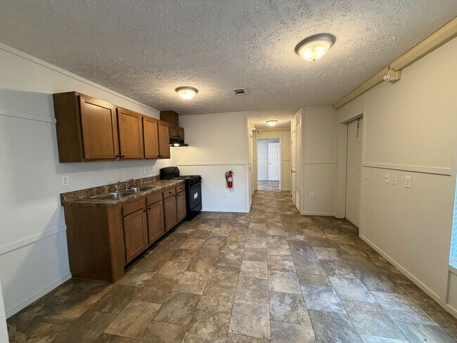 Foto del edificio - 2-Bed Mobile Home | Water, Trash & Lawn Care Included!