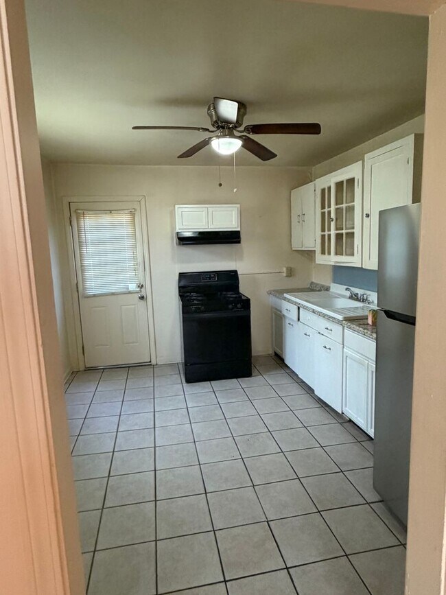 Building Photo - Cute Double!!