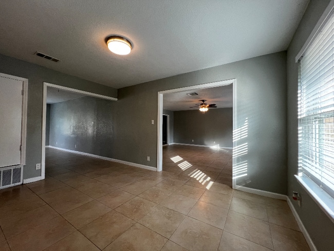 Building Photo - 1103 Floradale Dr