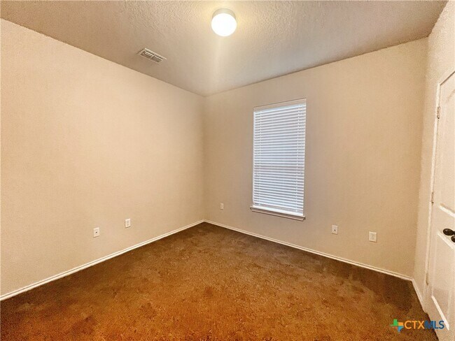 Foto del edificio - 569 Creekside Cir