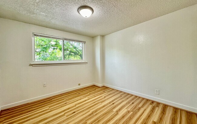 Building Photo - 6111 8th Ave NW