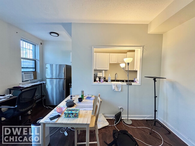 Foto del edificio - 3346 N Marshfield Ave