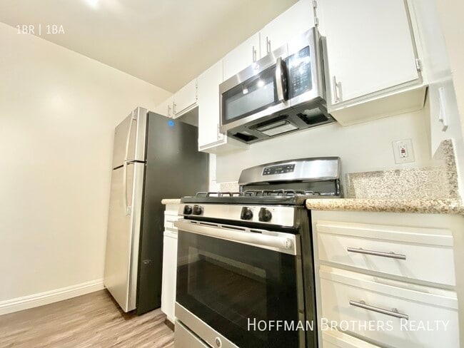 Building Photo - 1725 Grismer Ave