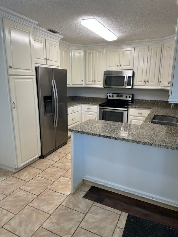 Foto del edificio - 2801 Pine Ridge Dr