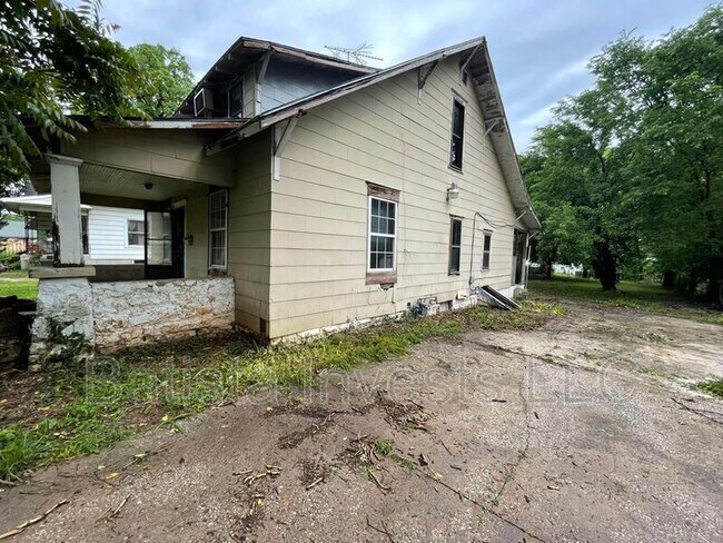 Building Photo - 2146 N Robberson Ave
