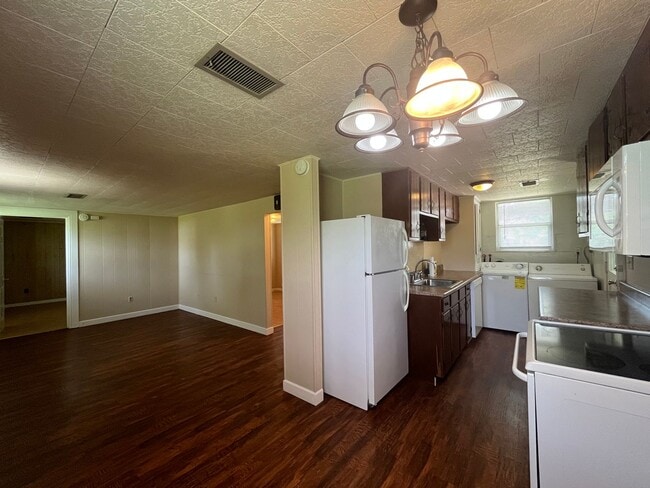 Building Photo - Available Now! Central 2 Bed Home In Shiloh