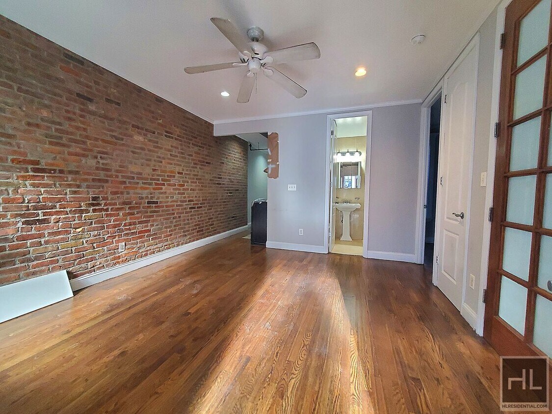 Foto principal - SPACIOUS GRAMERCY PARK 3 BEDROOM - WON'T L...