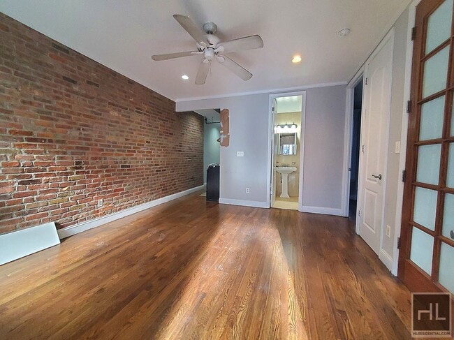 Building Photo - SPACIOUS GRAMERCY PARK 3 BEDROOM - WON'T L...