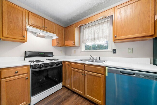 Foto del edificio - SPACIOUS 3 BED /2 BATH HOME