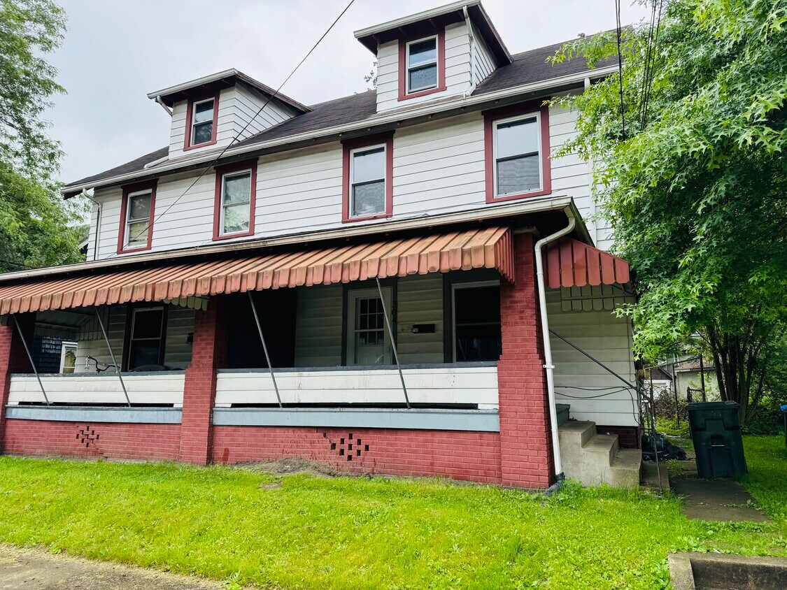 Primary Photo - 304 Chicago Pl NW