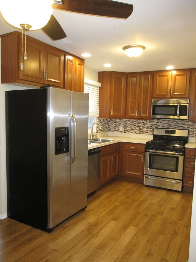 Building Photo - 1341 Mulberry Ln