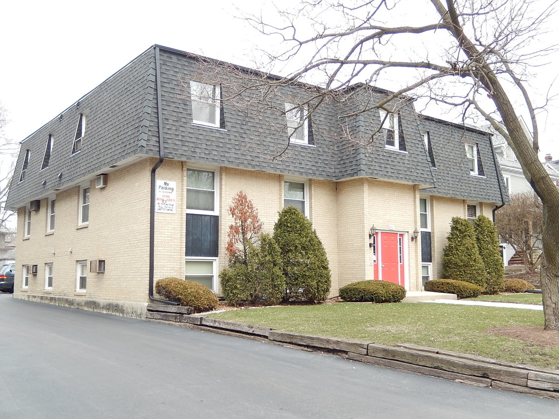 Primary Photo - 451 College Ave