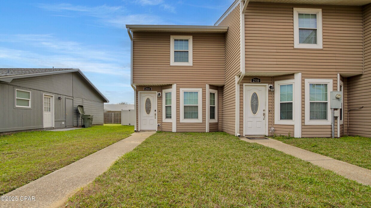 Primary Photo - 2518 Johnson Dr