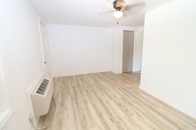 Building Photo - 21 Larue St