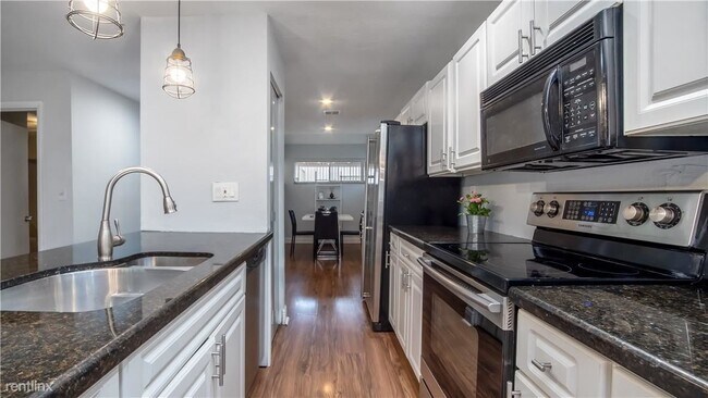 Foto del edificio - 4 br, 2.5 bath Townhome - 841 NW 81st Way # 2