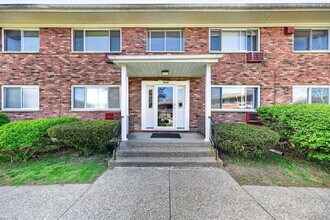 Building Photo - 810 Blooming Grove Turnpike