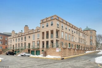 Building Photo - 50 Pine St