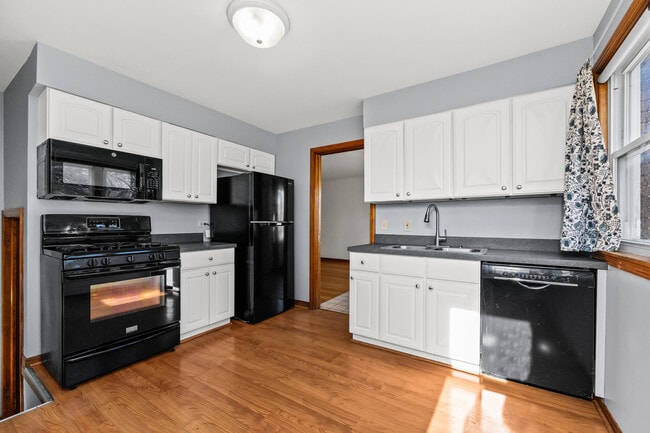 Building Photo - 9222 Lorel Ave