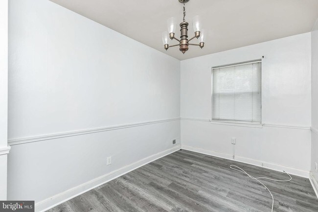 Building Photo - 646 48th St