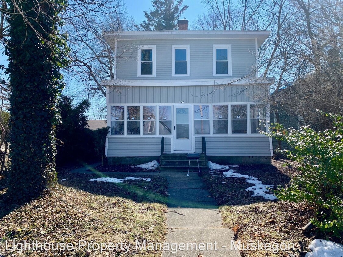 1139 W Grand Ave, Muskegon, MI 49441 Room for Rent in Muskegon, MI