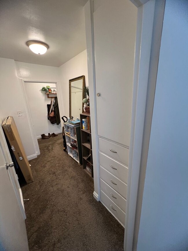 Building Photo - South of BYU Campus 1 bed /1 bath