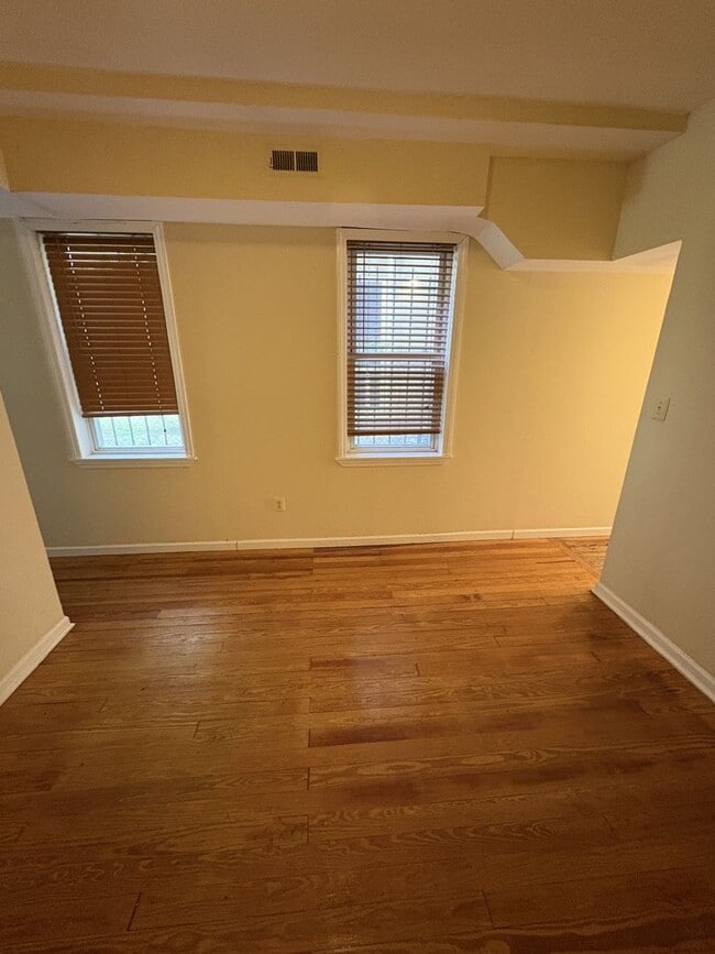 Foto del edificio - 2030 E Baltimore St