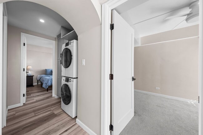 Building Photo - 1645 Ala Wai Blvd