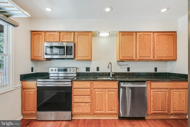 Building Photo - 510 Retford Dr