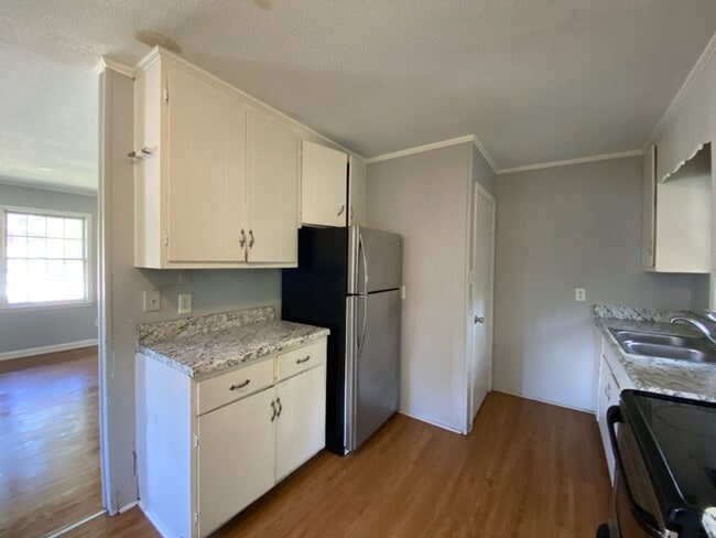 Building Photo - 4207 S Dowfield Dr